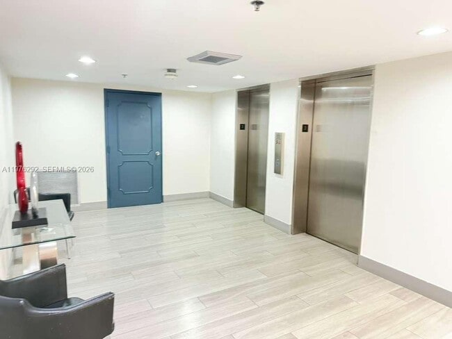 Building Photo - 919 Hillcrest Dr