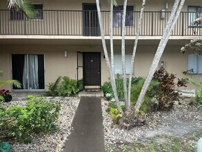 Building Photo - 2214 S Cypress Bend Dr