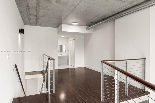 Building Photo - 690 SW 1st Ct