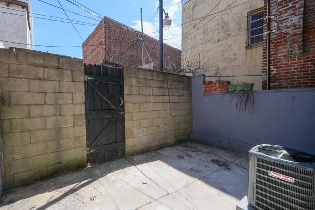 Building Photo - 1335 S 8th St