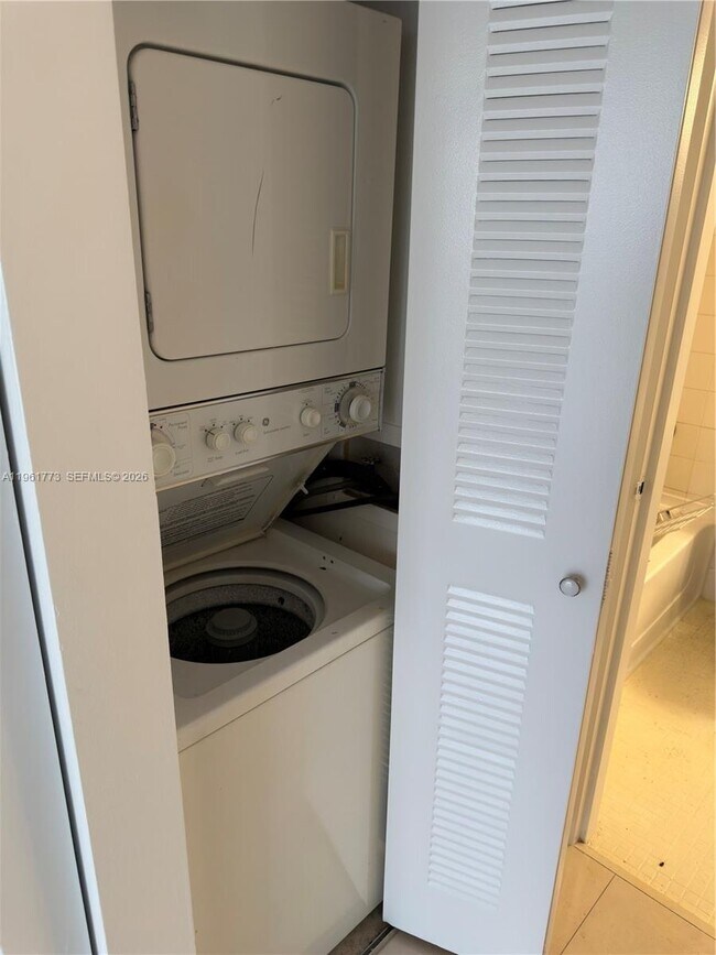 Building Photo - 7601 E Treasure Dr