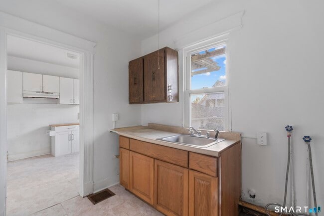 Building Photo - 97 Wall St