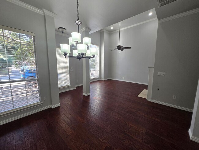 Building Photo - 6116 Thursby Ave