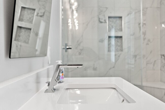 Building Photo - 14300 Front Beach Rd