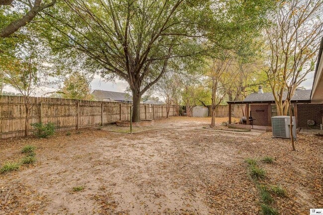 Building Photo - 1110 Hilton St