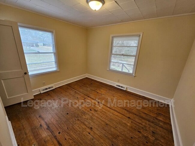 Building Photo - 102 Allen Ruffin Ave