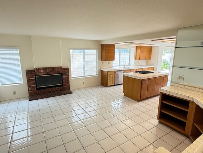 Building Photo - ****1/2 month off rent*****Spacious Home i...
