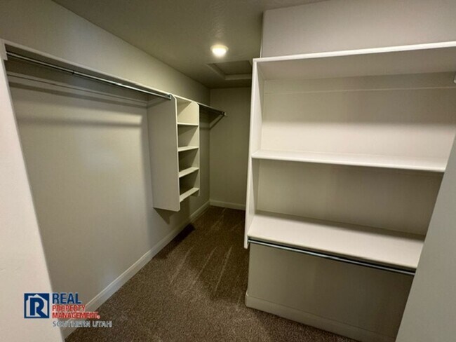 Building Photo - River Trail Townhome