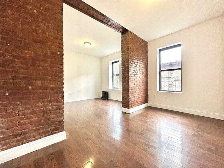 Building Photo - 3139 Broadway