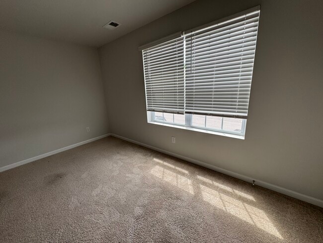 Building Photo - 801 Dallas Dr