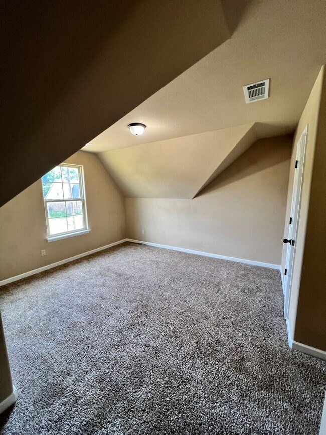 Building Photo - 4 Bdrm 2.5 bath Home-  Munford