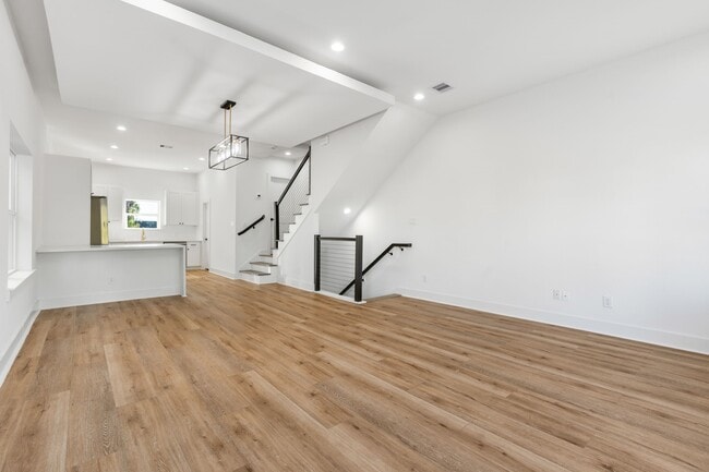 Building Photo - 868 E 35th St