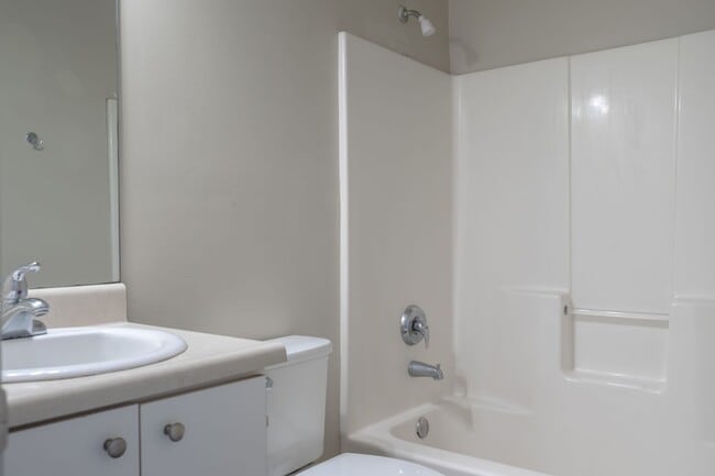 Building Photo - 5005 Scotch Pine Ave