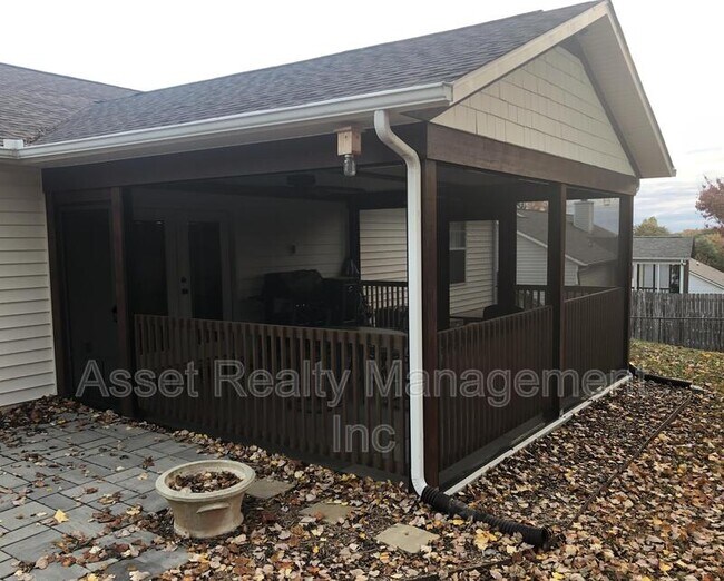 Building Photo - 5616 Jamaica Ln
