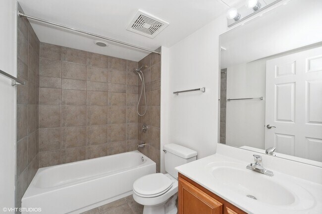 Building Photo - 750 Pearson St