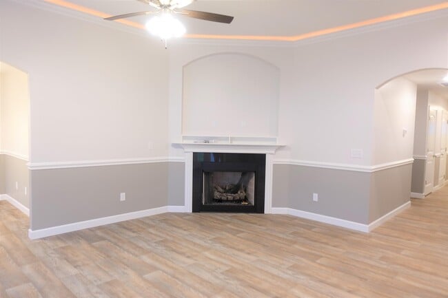 Building Photo - 755 Spartan Commodor Ln