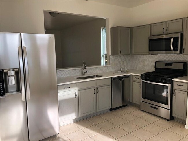 Building Photo - 165 Michaelis Rd