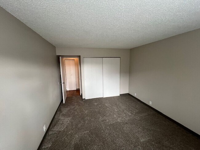 Building Photo - 2557 Nicholas Ct