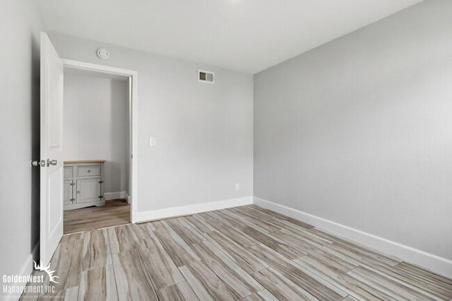 Building Photo - Stunning 3Bdm 2Ba Home with Fenced Patio and 2-Car Garage in San Diego