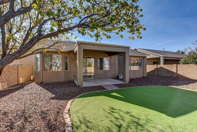 Building Photo - Beautiful Home for Rent in Granville!