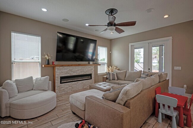 Building Photo - 3693 Lightview Ln