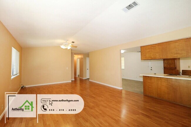 Building Photo - 6822 Creekside St