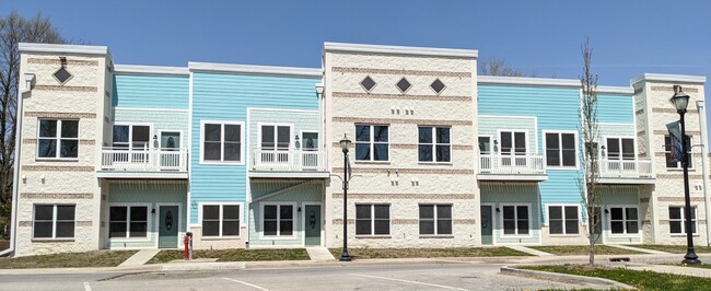 Primary Photo - Superior Apartments