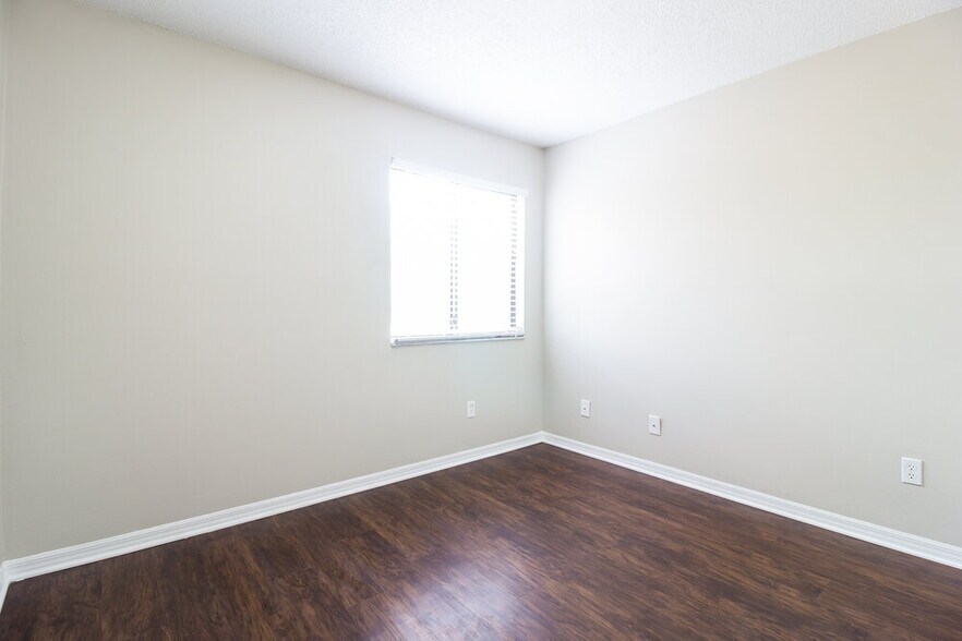 Building Photo - 1067 Manigan Ave