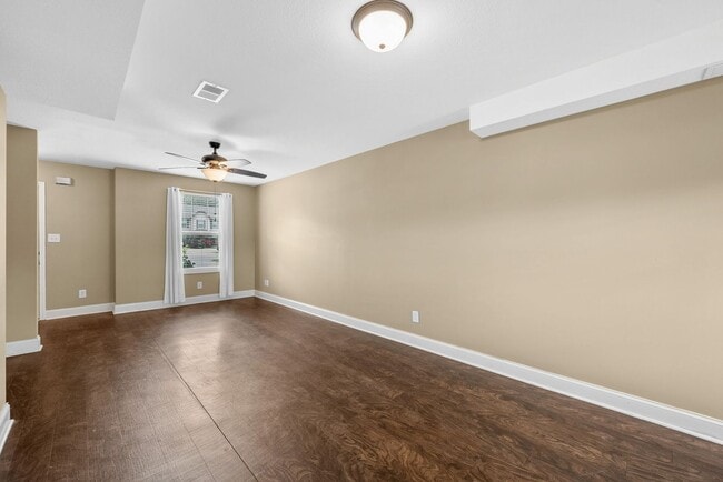 Building Photo - Pet Friendly Two Bedroom!