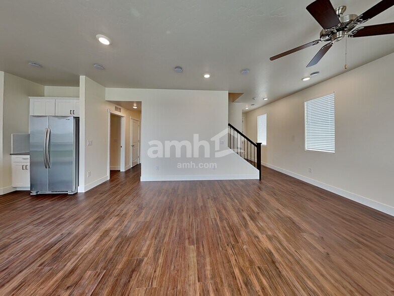 Building Photo - 4089 N Keklik Ave