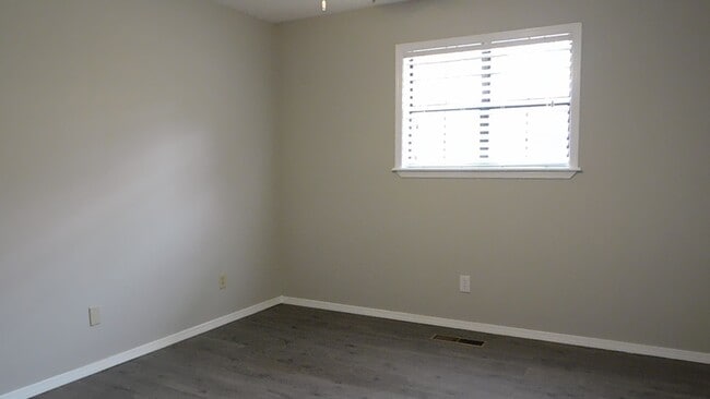 Building Photo - Spacious 2 Bed 2 Bathroom Duplex