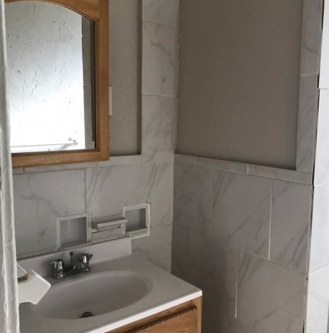 Building Photo - 5 Summit St