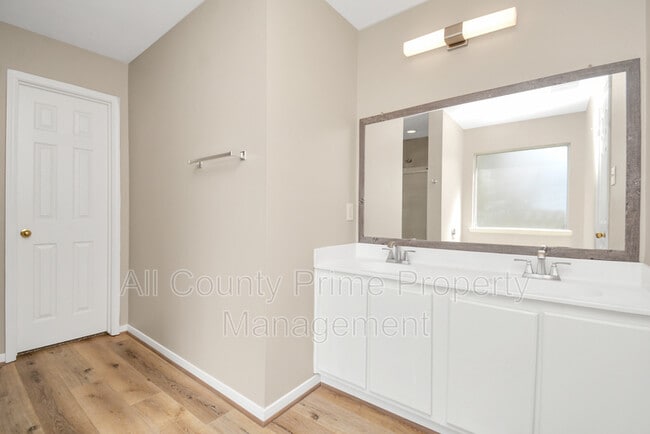 Building Photo - 21910 Willow Shade Ln