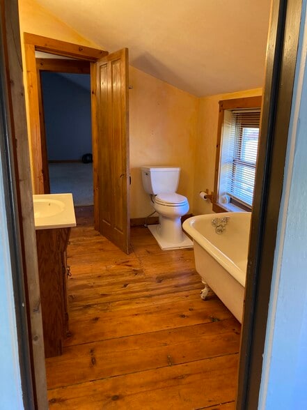 Building Photo - 223 Gibson St