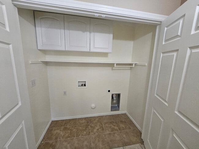 Building Photo - 2863 E Oakland Ct