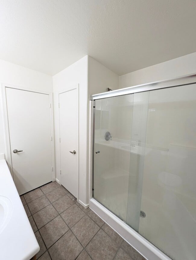 Building Photo - AVAILABLE NOW!!! - Roomy single story 4 bedroom home for rent in Pecan Creek!