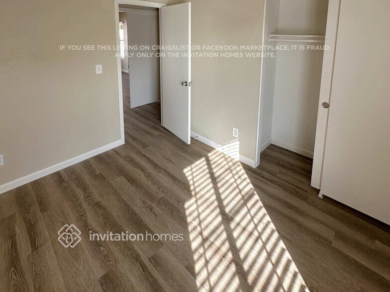 Building Photo - 1102 E Annette Dr