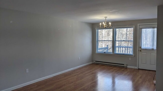 Building Photo - 10 Wells Woods Ln