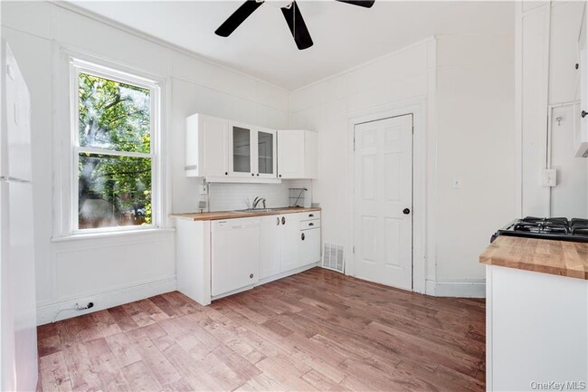 Building Photo - 163 Union St