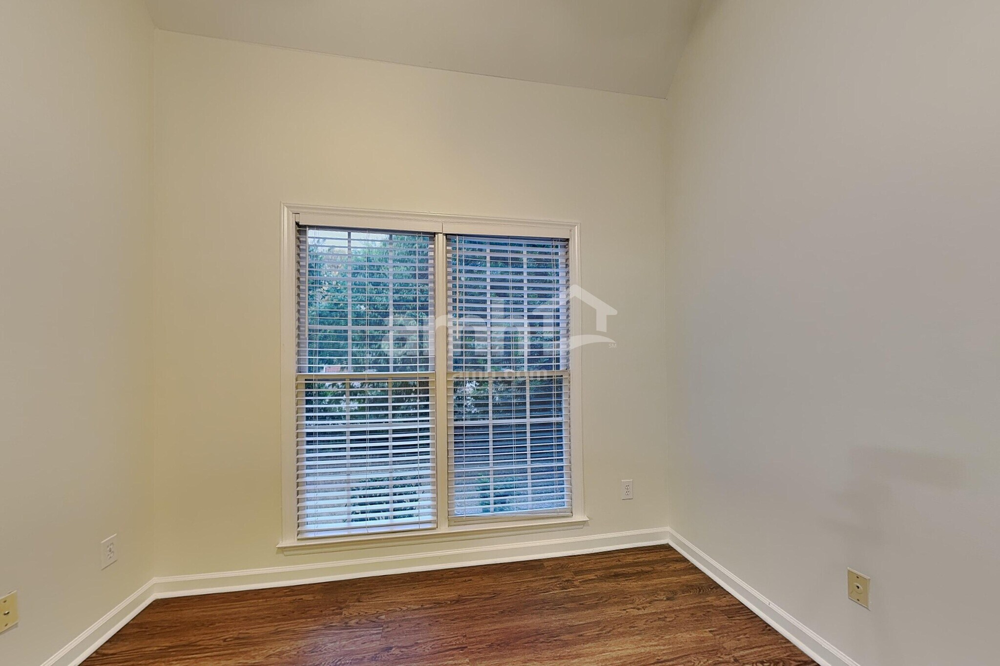 Building Photo - 102 Selsey Dr