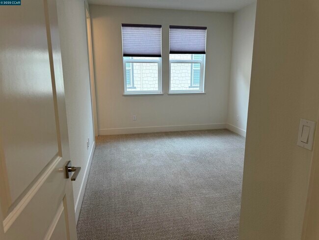 Building Photo - 110 Julia Lp