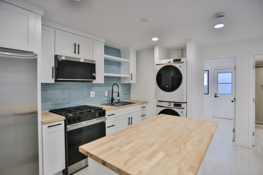 Building Photo - 17165 Pacific Coast Hwy