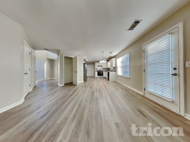 Building Photo - 140 N Greenfield Cir