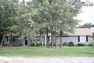 Building Photo - 126 Country Club Dr