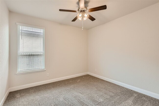 Building Photo - 3 bedroom with office in sought after Copper Canyon Community!