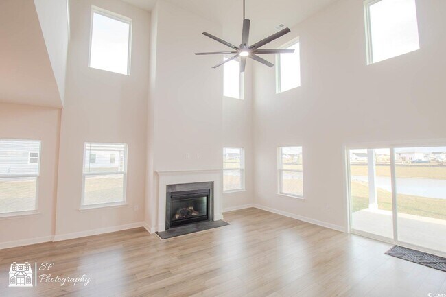 Building Photo - 1860 Villena Dr