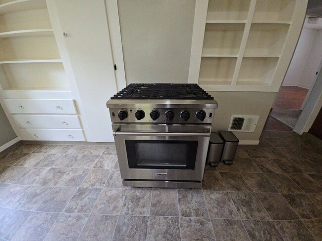 Building Photo - Beautifully remodeled 2BD/1BA Scotia home