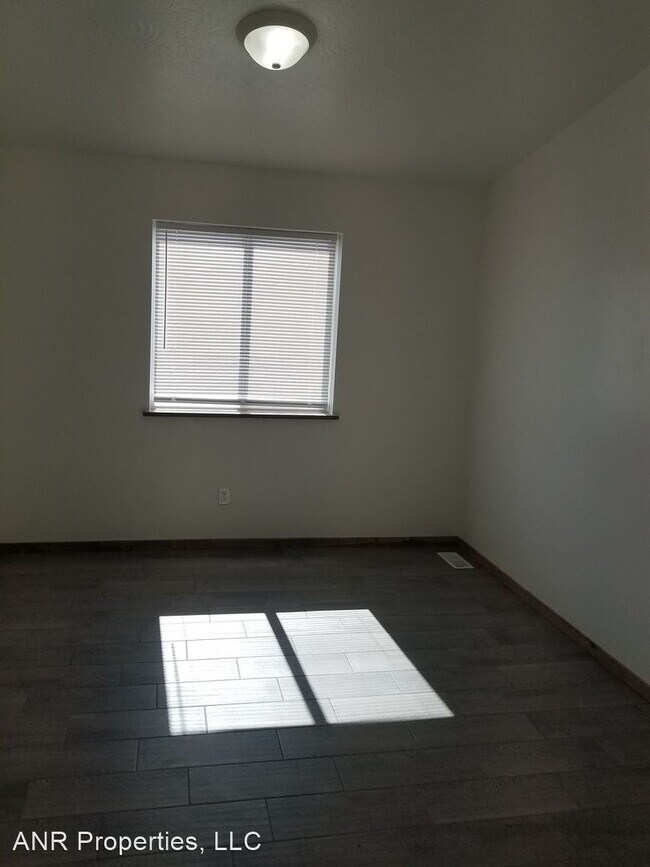 Building Photo - 4 br, 2 bath House - 3958 Cobble