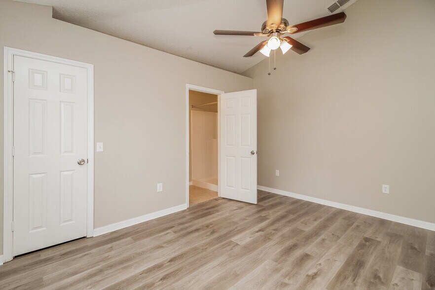 Building Photo - 816 Jarnac Dr