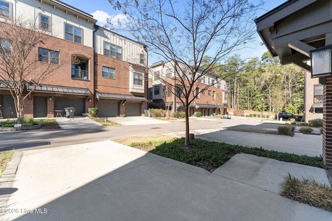 Building Photo - 12 Brownstone Ln